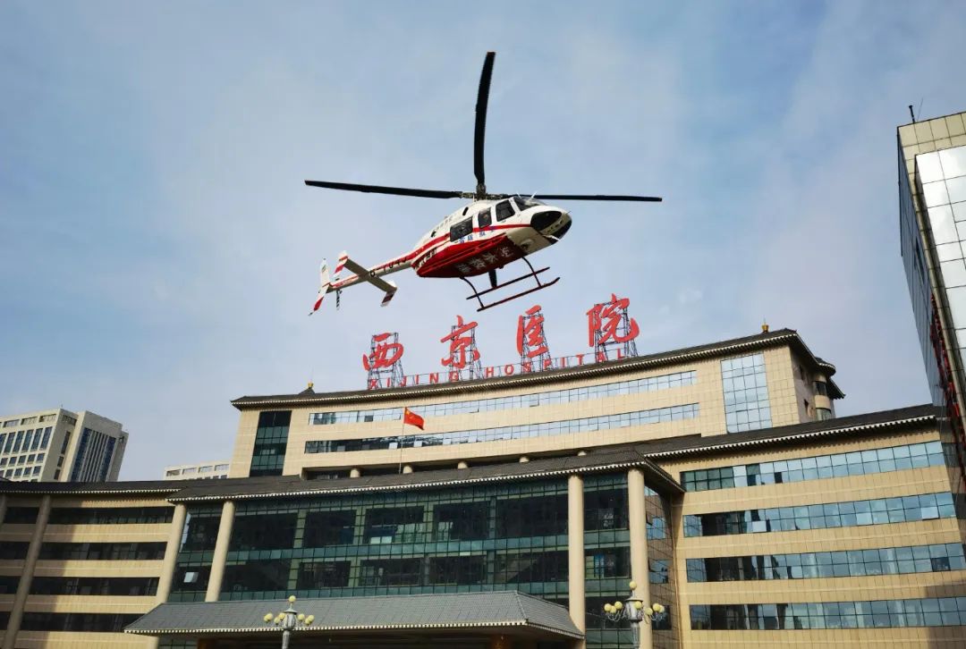 双机齐飞！秦汉通航完成2名重症烧伤患者跨市区空中医疗转运